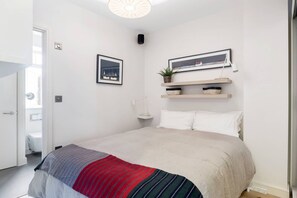 Studio | Internet - Luxury Studio in Heart of Richmond (Richmond)
