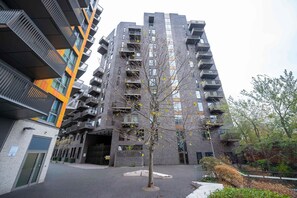 House - Modern Flat in Canning Town (London)