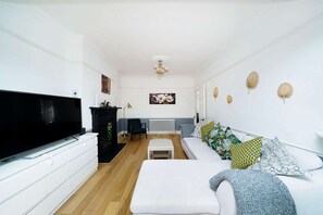 House - Stylish 3-bedroom Bungalow in London (Dagenham)
