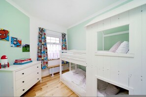 House - Stylish 3-bedroom Bungalow in London (Dagenham)