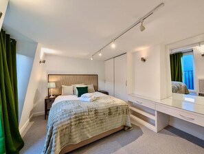 House | 4 bedrooms - Stunning 4 Bedroom House in Old Windsor (Windsor)