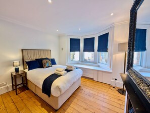 House | 4 bedrooms - Stunning 4 Bedroom House in Old Windsor (Windsor)