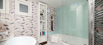 Charming 3-bedroom Flat in Prime Location