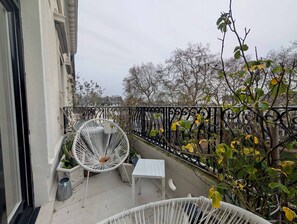 House - Stylish 1 Bed in SW7 With Private Balcony (London)