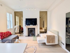 House | 1 bedroom, Internet - Stylish 1 Bed in SW7 With Private Balcony (London)