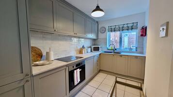 House | 2 bedrooms, desk, Internet