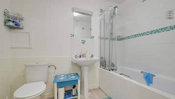 Apartment | 2 bedrooms, desk, Internet