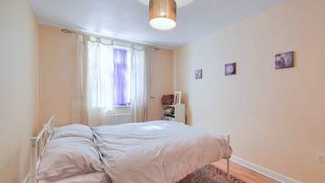 Apartment | 2 bedrooms, desk, Internet