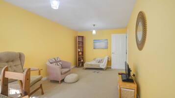 Apartment | 2 bedrooms, desk, Internet