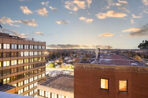 Apartment | 2 bedrooms, Internet - Modern Bromley Penthouse With Balcony Views (Bromley)