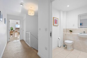 House - Brighton Getaway - Modern Apartment With Balcony (Brighton)