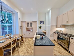Apartment | 2 bedrooms, Internet - Elegant 2-bed Flat in Shenfield (Brentwood)