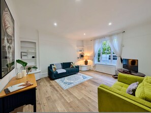 Apartment | 2 bedrooms, Internet - Elegant 2-bed Flat in Shenfield (Brentwood)