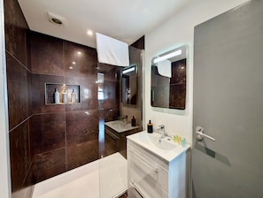 House | 1 bedroom, desk, Internet