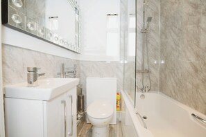 House - Charming Victorian Home in Westminster (London)