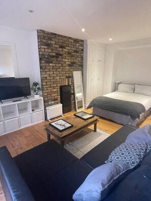 House - Cozy Studio With Private Garden in London (London)