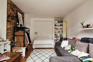 House - Cozy Studio With Private Garden in London (London)
