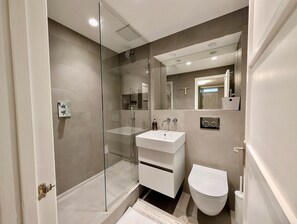 House - Victoria Park Retreat Stylish 2 Bed Flat (London)