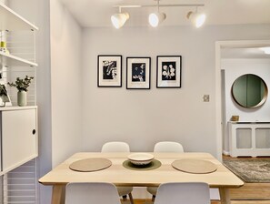 House - Victoria Park Retreat Stylish 2 Bed Flat (London)