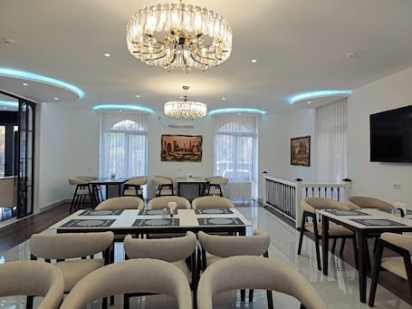 Restaurant. SHOHI ZINDA HOTEL