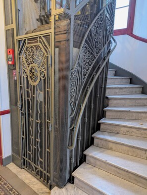 Interior - 3P bright - Hyper center - Elevator - balconies (Nice)