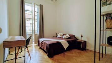 2 habitaciones, escritorio, tabla de planchar con plancha y wifi gratis