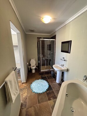 Double Room | Bathroom - Rhino Creek Estate (Bloemfontein)