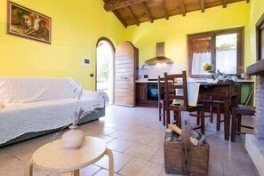 Smart TV, fireplace - Horizon holiday home (Montecchio)