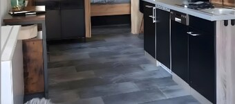 Appartement 'Fewo Tostner Burgblick 2P Terrasse' avec vue montagne, terrasse privée et Wi-Fi