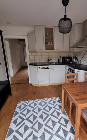 Private kitchen - Tostner Burgblick Apartment – Quiet Green Setting with Balcony (Feldkirch)