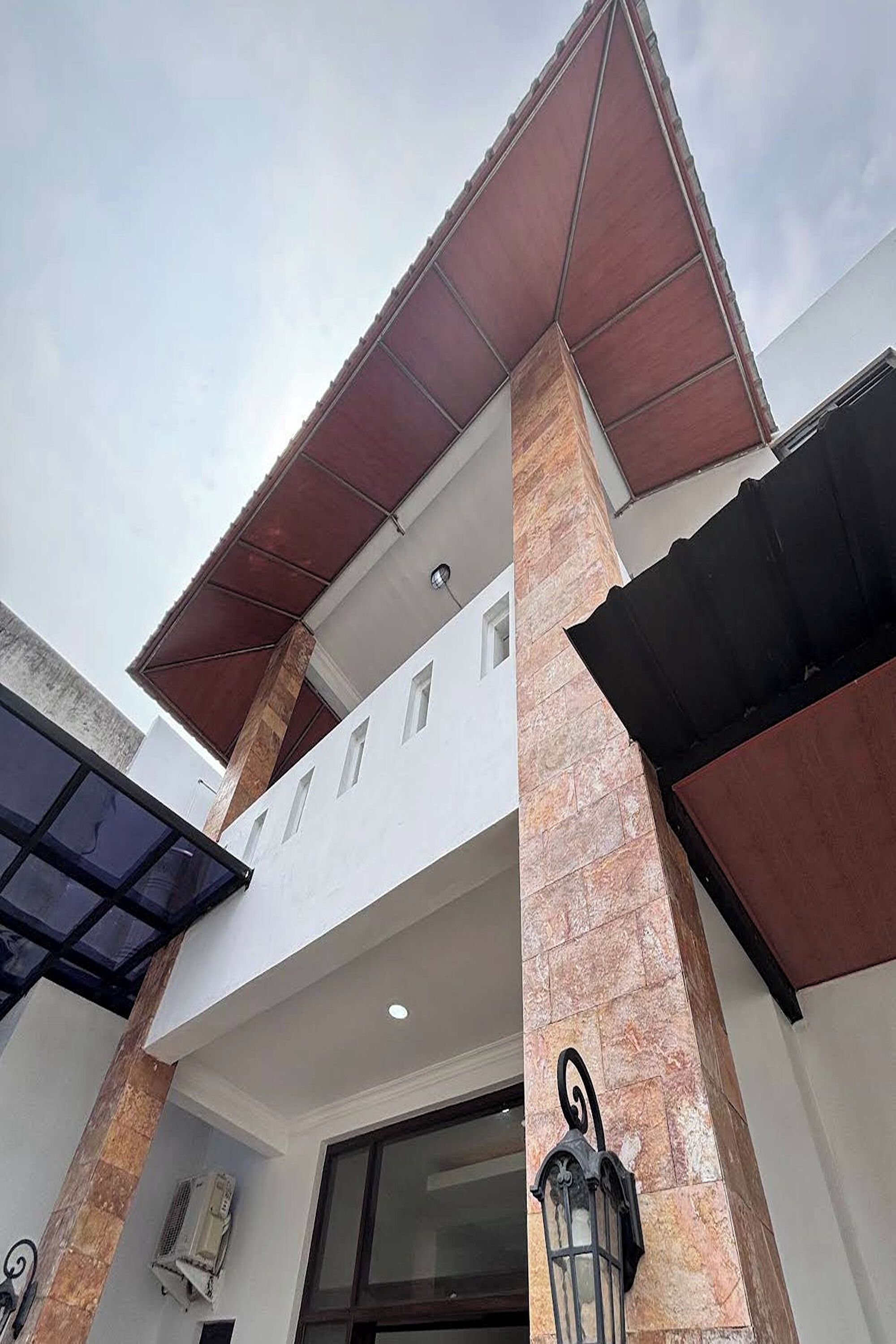 المنشأة من الخارج