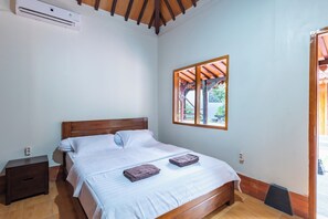 Villa, 5 Bedrooms | Desk, free WiFi, bed sheets