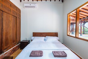 Villa, 5 Bedrooms | Desk, free WiFi, bed sheets - Oemah Kumbakarna Jogja (Kalasan)