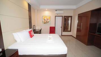 Superior Room | Desk, iron/ironing board, free WiFi, bed sheets