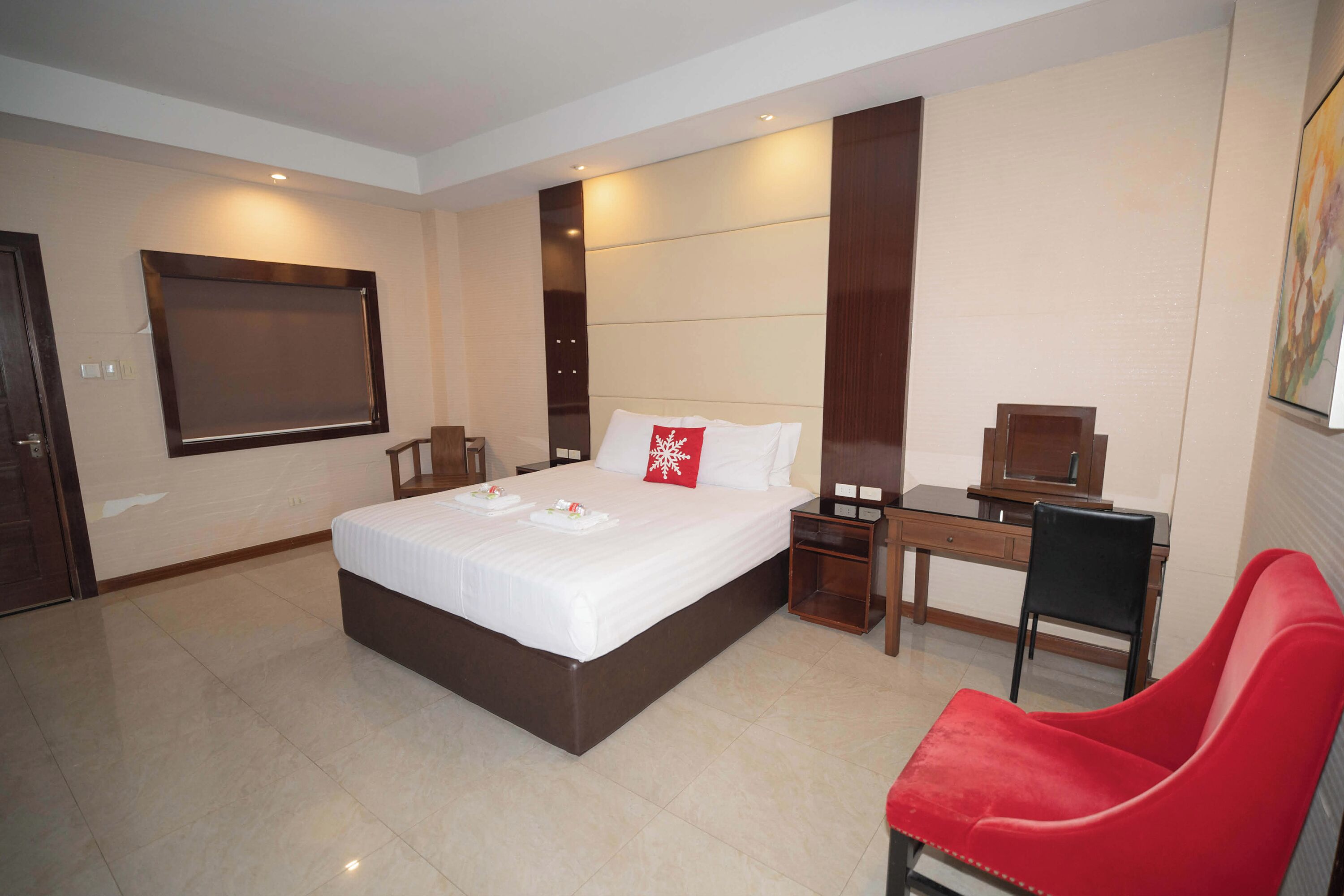 Superior Room | Desk, iron/ironing board, free WiFi, bed sheets