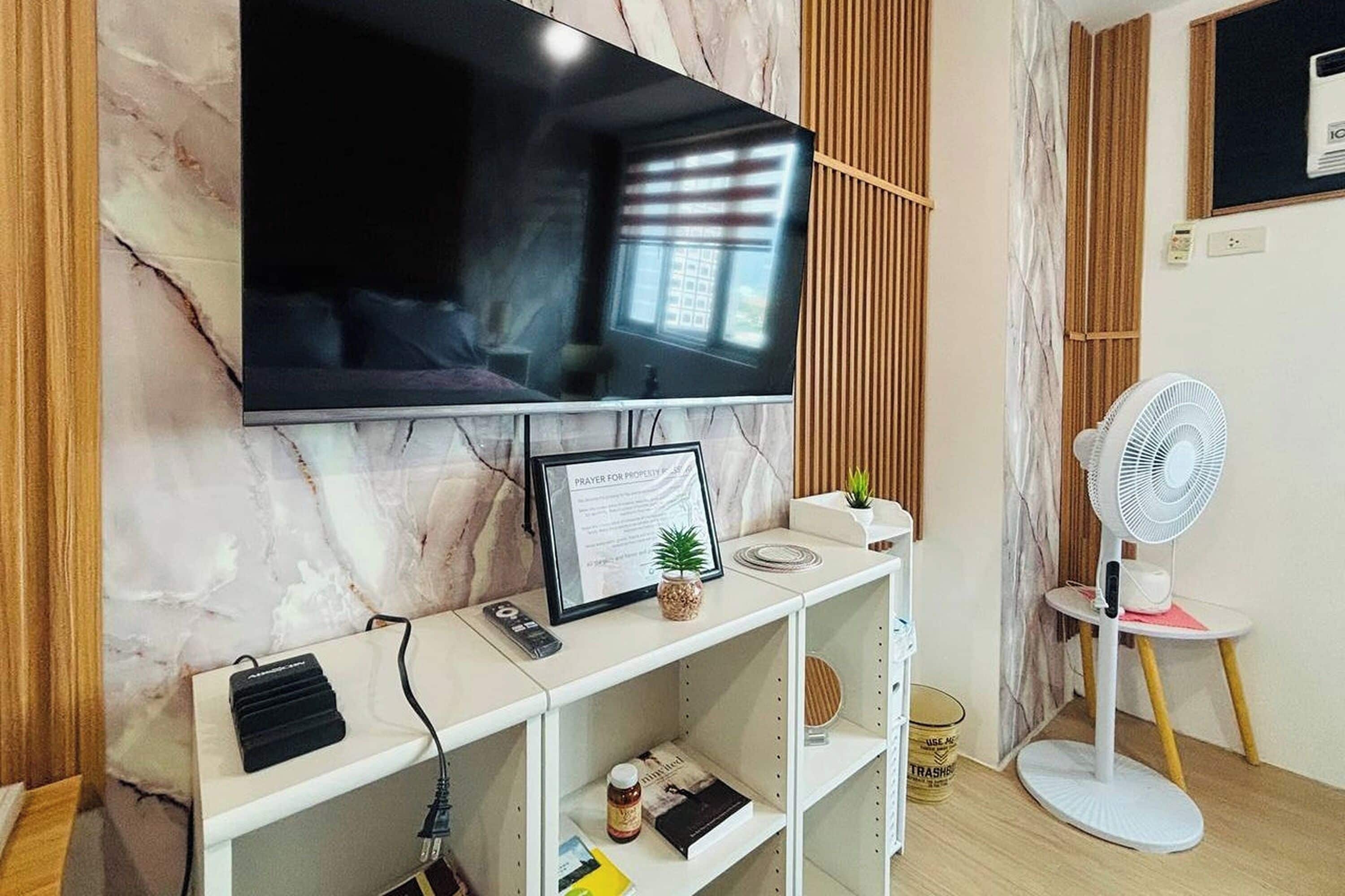 Deluxe Room | Desk, iron/ironing board, free WiFi, bed sheets