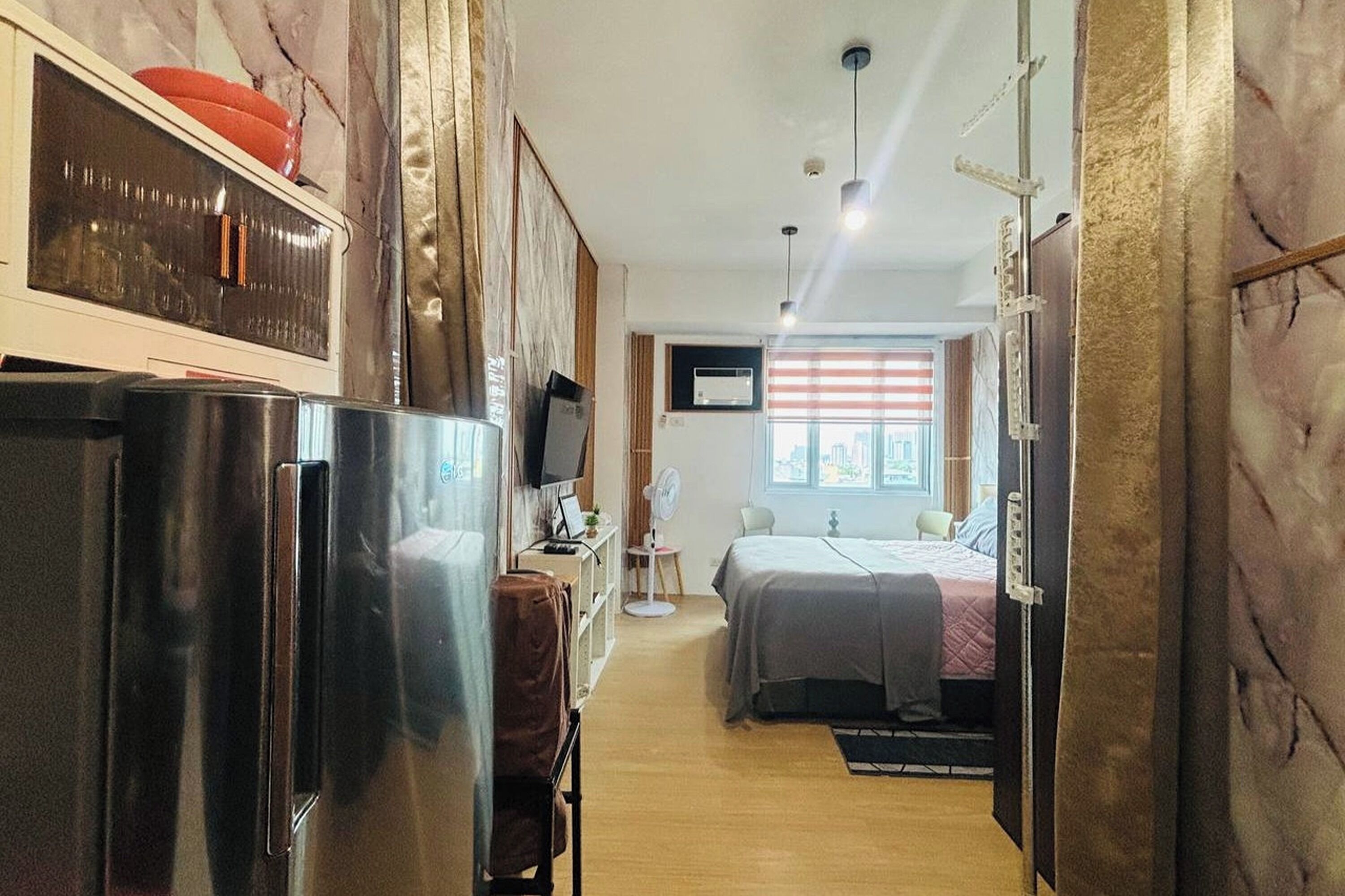 Desk, iron/ironing board, free WiFi, bed sheets