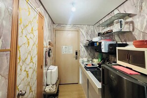 Deluxe Room | Private kitchenette - Selah Mplace Homestay (Quezon City)