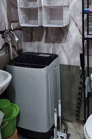 Bathroom - Selah Mplace Homestay (Quezon City)