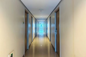 Hallway - Selah Mplace Homestay (Quezon City)