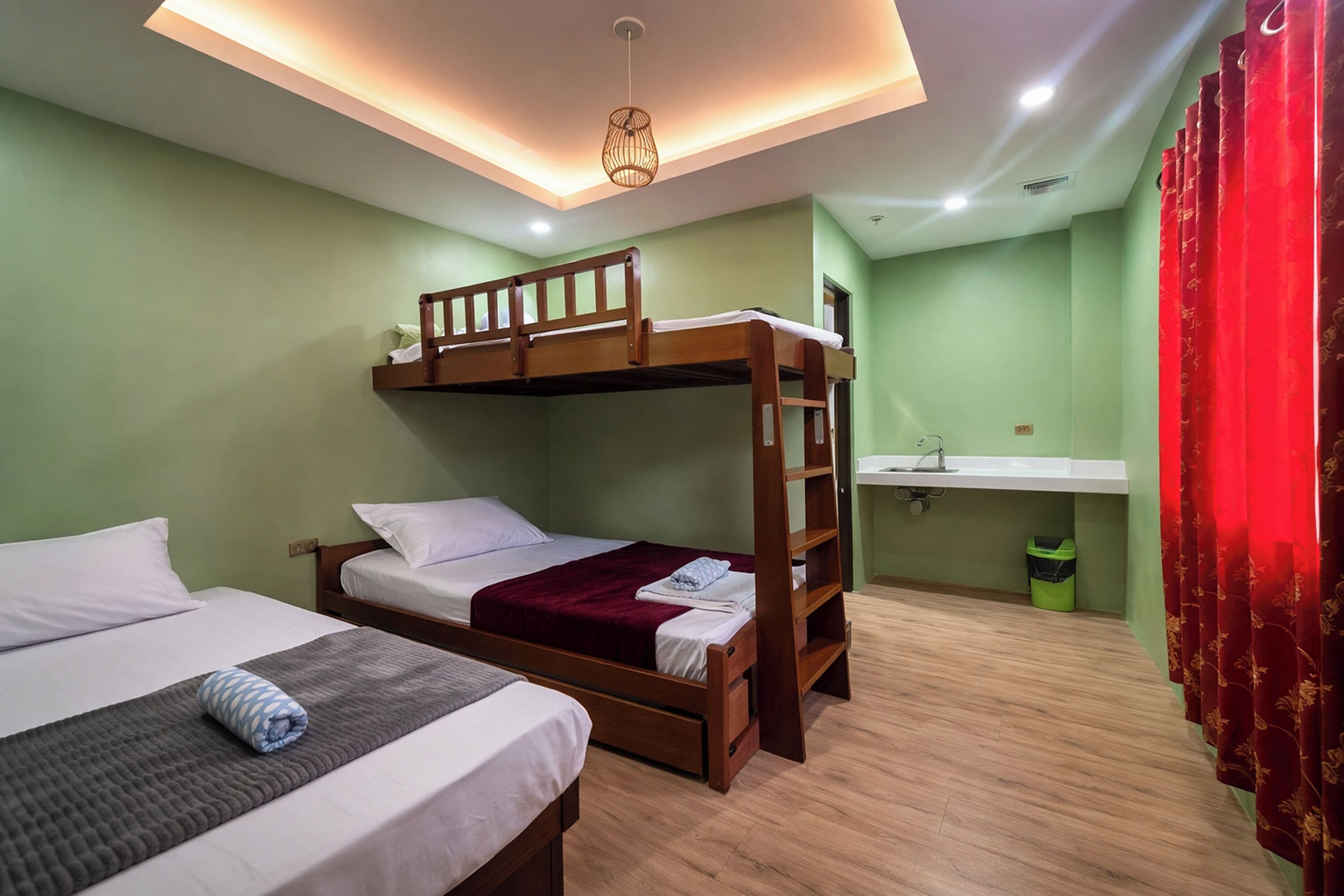 Free WiFi, bed sheets