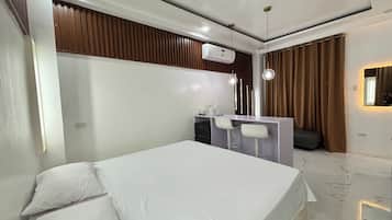 Iron/ironing board, free WiFi, bed sheets