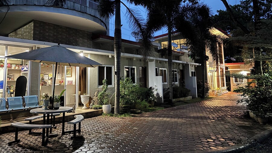 Alejandro'S Suites & Venue