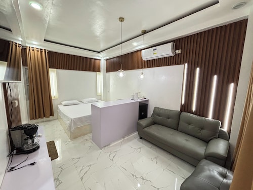 Alejandro'S Suites & Venue