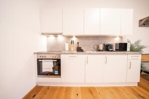 Huoneisto, näköala pihalle | Yksityinen keittiö