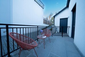 Huoneisto, näköala pihalle | Terassi/patio