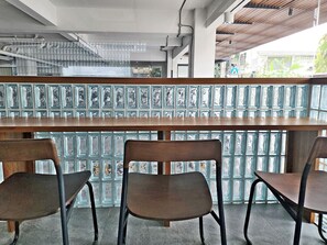 Lobby sitting area - Q Space Sathorn - Narathiwas 18 (Bangkok)