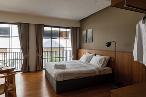 Deluxe Room Double Bed | Desk, free WiFi, bed sheets - Q Space Sathorn - Narathiwas 18 (Bangkok)