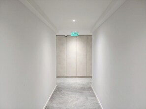 Hallway - Q Space Sathorn - Narathiwas 18 (Bangkok)