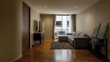 Two Bedroom Suite | Desk, free WiFi, bed sheets